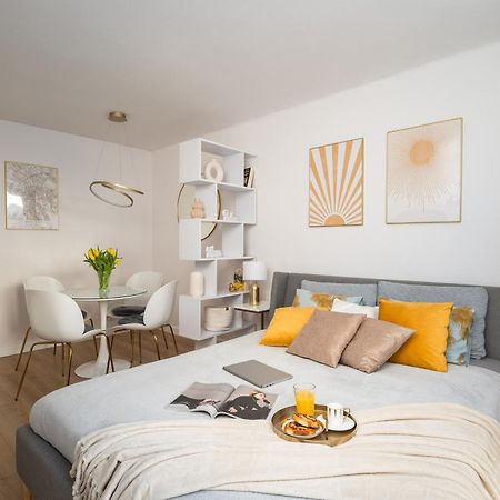 Gold Premium Central Suite 950 M To Central Station Parking Warschau Buitenkant foto