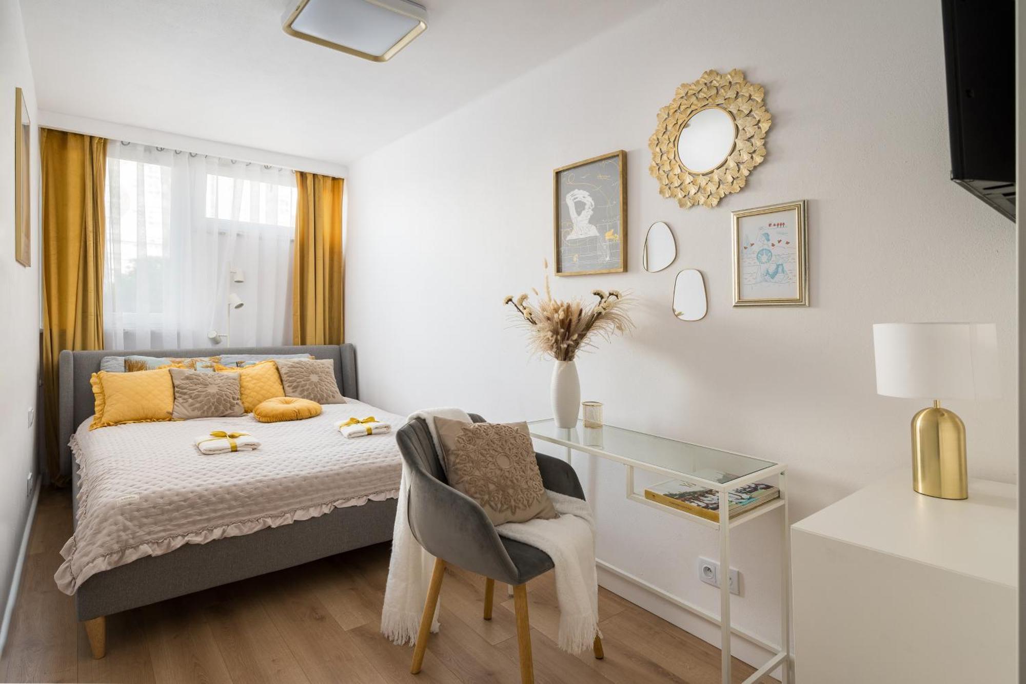 Gold Premium Central Suite 950 M To Central Station Parking Warschau Buitenkant foto