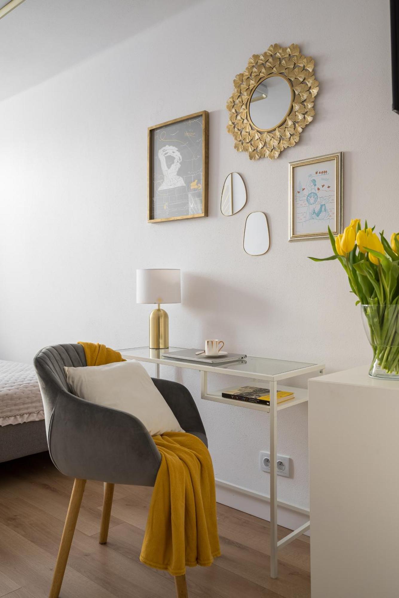 Gold Premium Central Suite 950 M To Central Station Parking Warschau Buitenkant foto