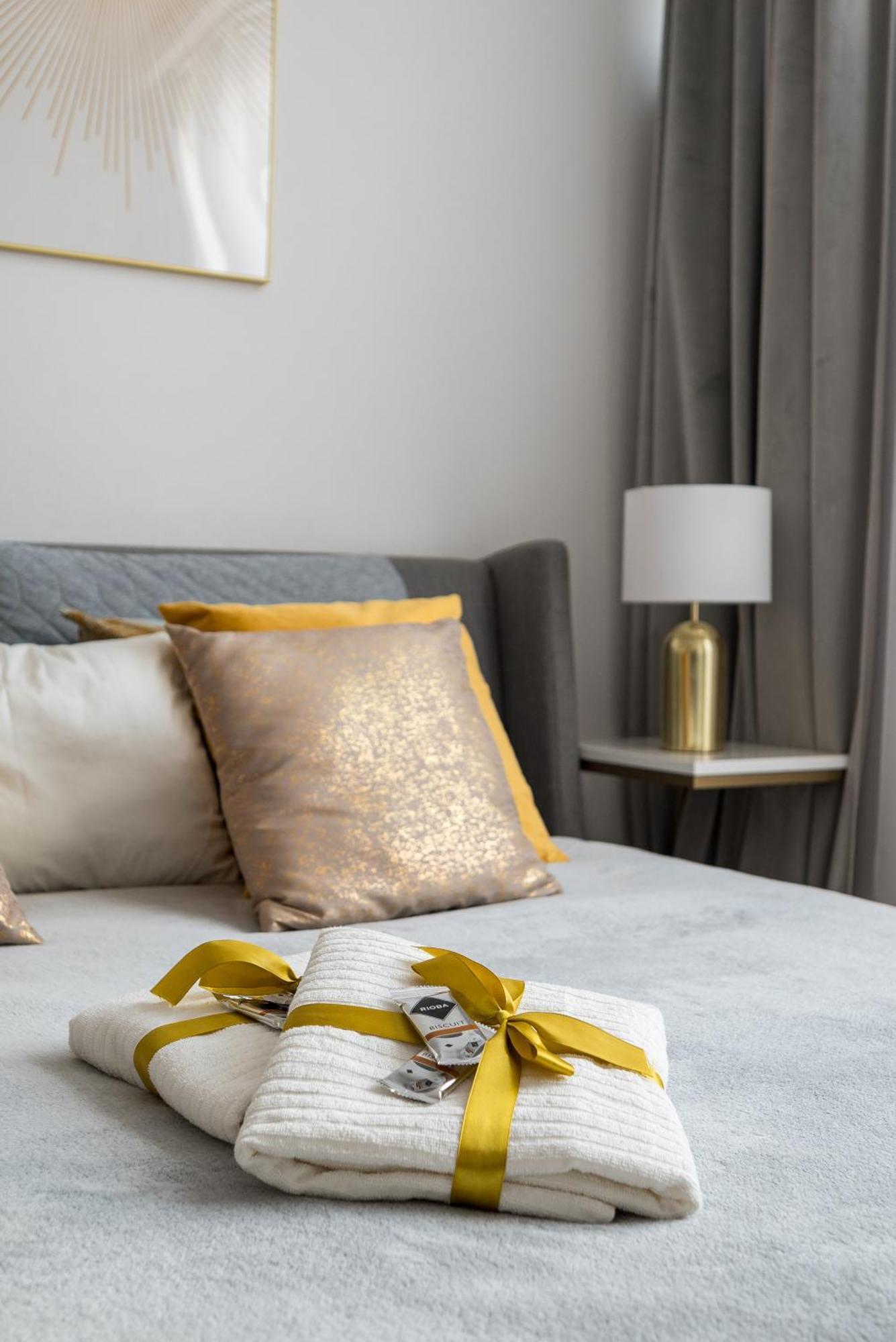 Gold Premium Central Suite 950 M To Central Station Parking Warschau Buitenkant foto