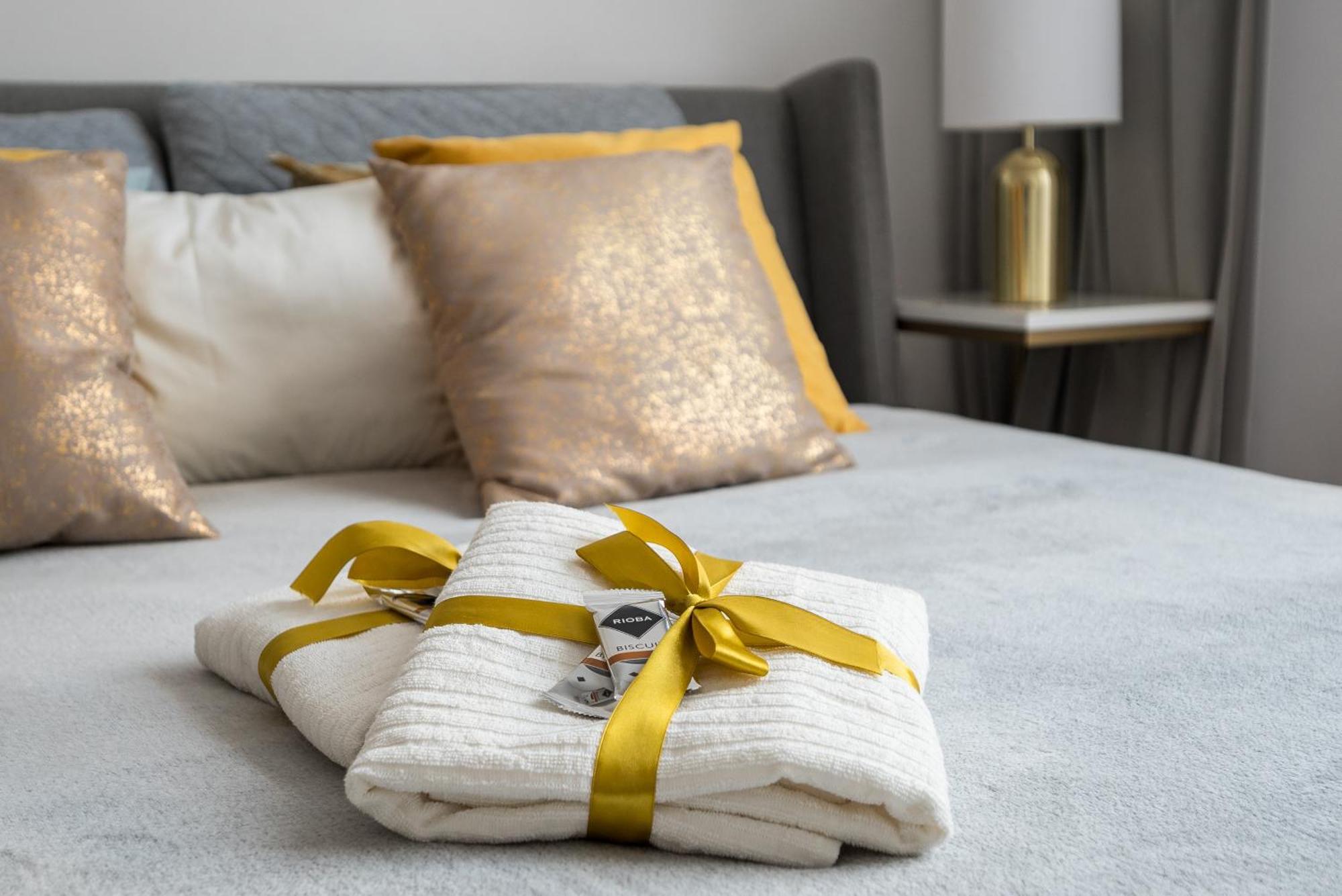 Gold Premium Central Suite 950 M To Central Station Parking Warschau Buitenkant foto