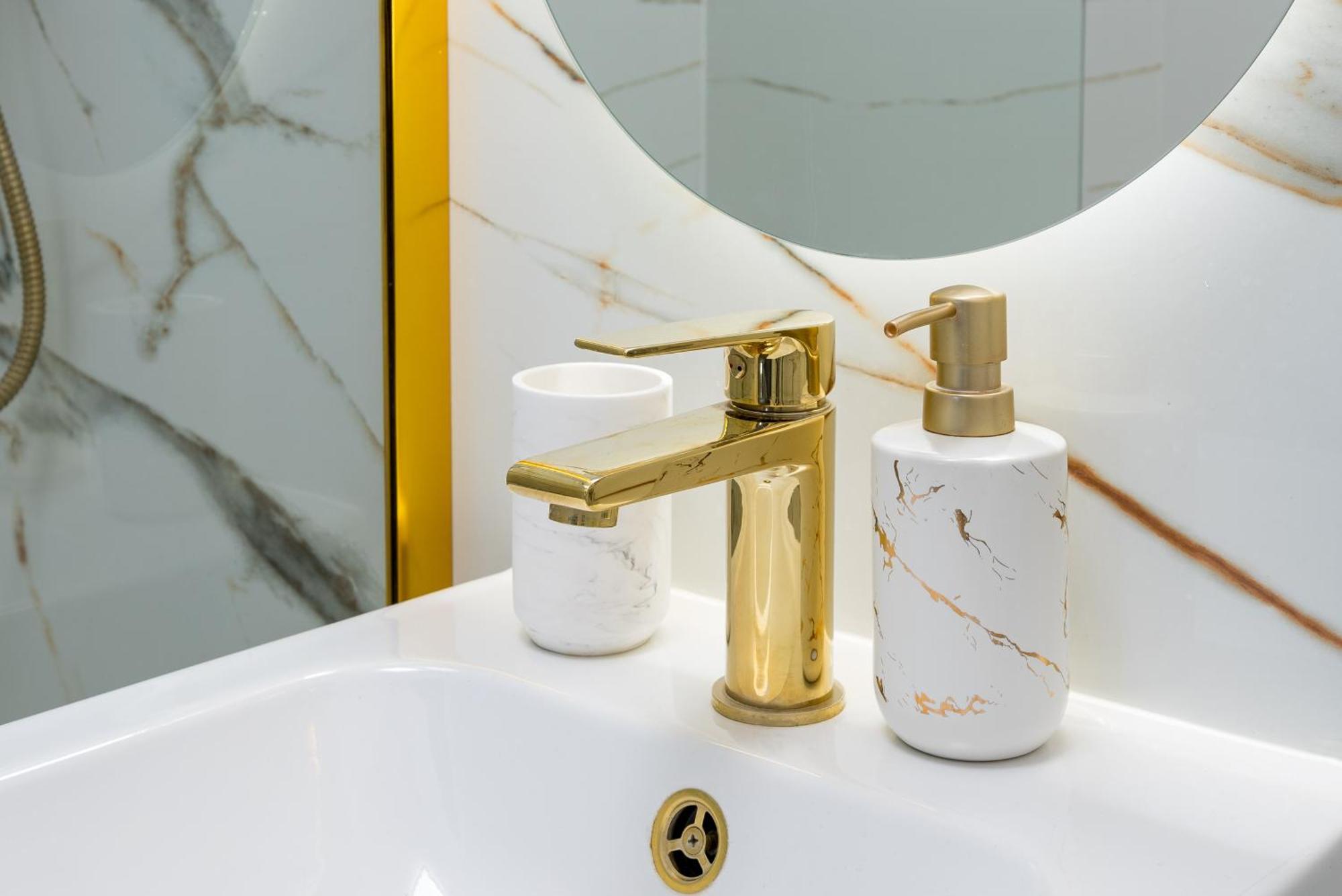 Gold Premium Central Suite 950 M To Central Station Parking Warschau Buitenkant foto