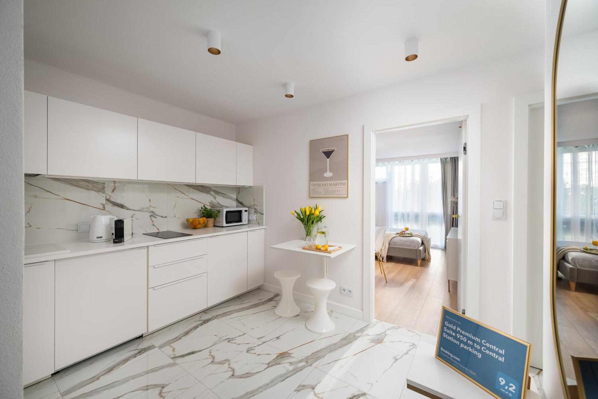 Gold Premium Central Suite 950 M To Central Station Parking Warschau Buitenkant foto